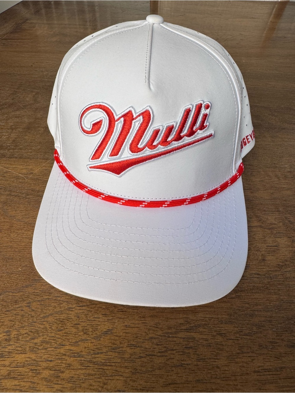 Bogey Bros “Mulli” Performance Golf Rope Hat – White/Red